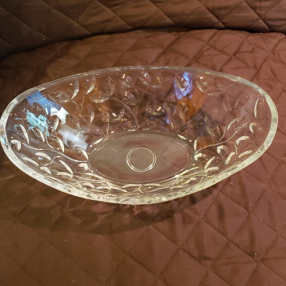 Lorenzo RCR Crystal Laurus Collection oval bowl